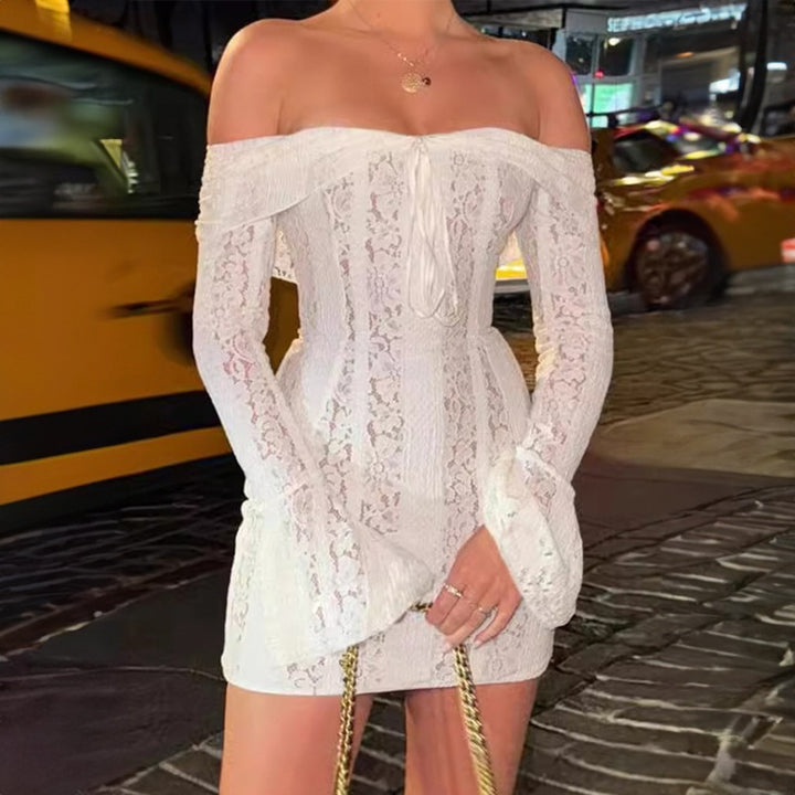 Damen Spitzenoberteil mit Off-Shoulder Design und langen Ärmeln Echo Archiv