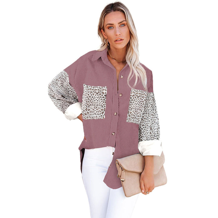 Damen Oversize-Cordhemd mit durchgehender Knopfleiste, Leo-Kontrastärmeln und aufgesetzten Taschen – Maréline