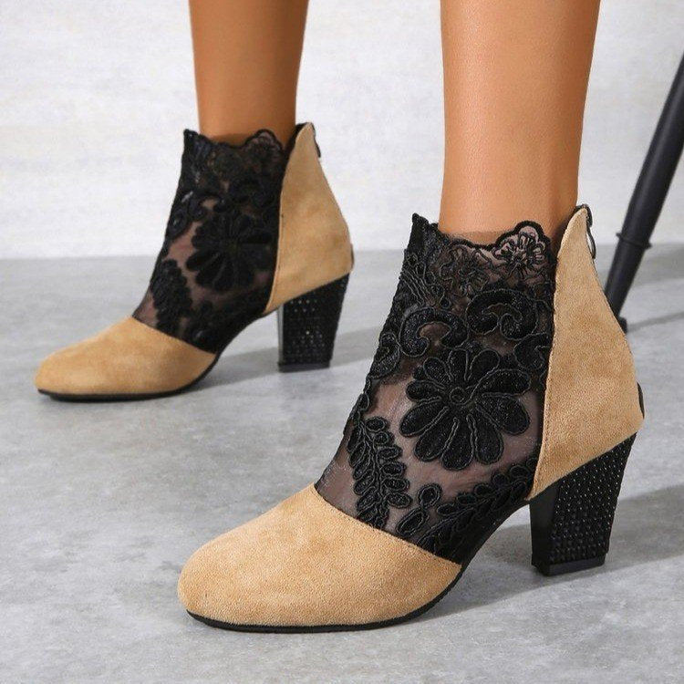 Damen Stiefelette mit transparentem Blumen-Spitzeinsatz und dekorativem Blockabsatz Echo Archiv