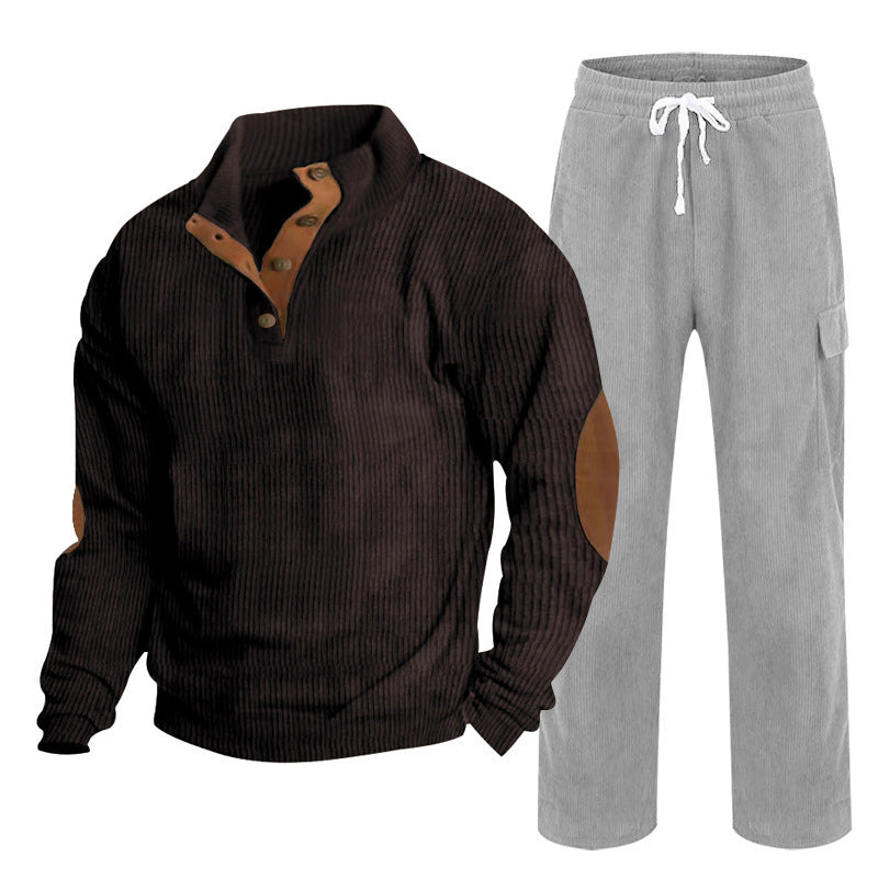 Herren nan Strick-Freizeitset mit Knopfleiste und Ellenbogenaufnähern sowie Cord-Cargohose Echo Archiv