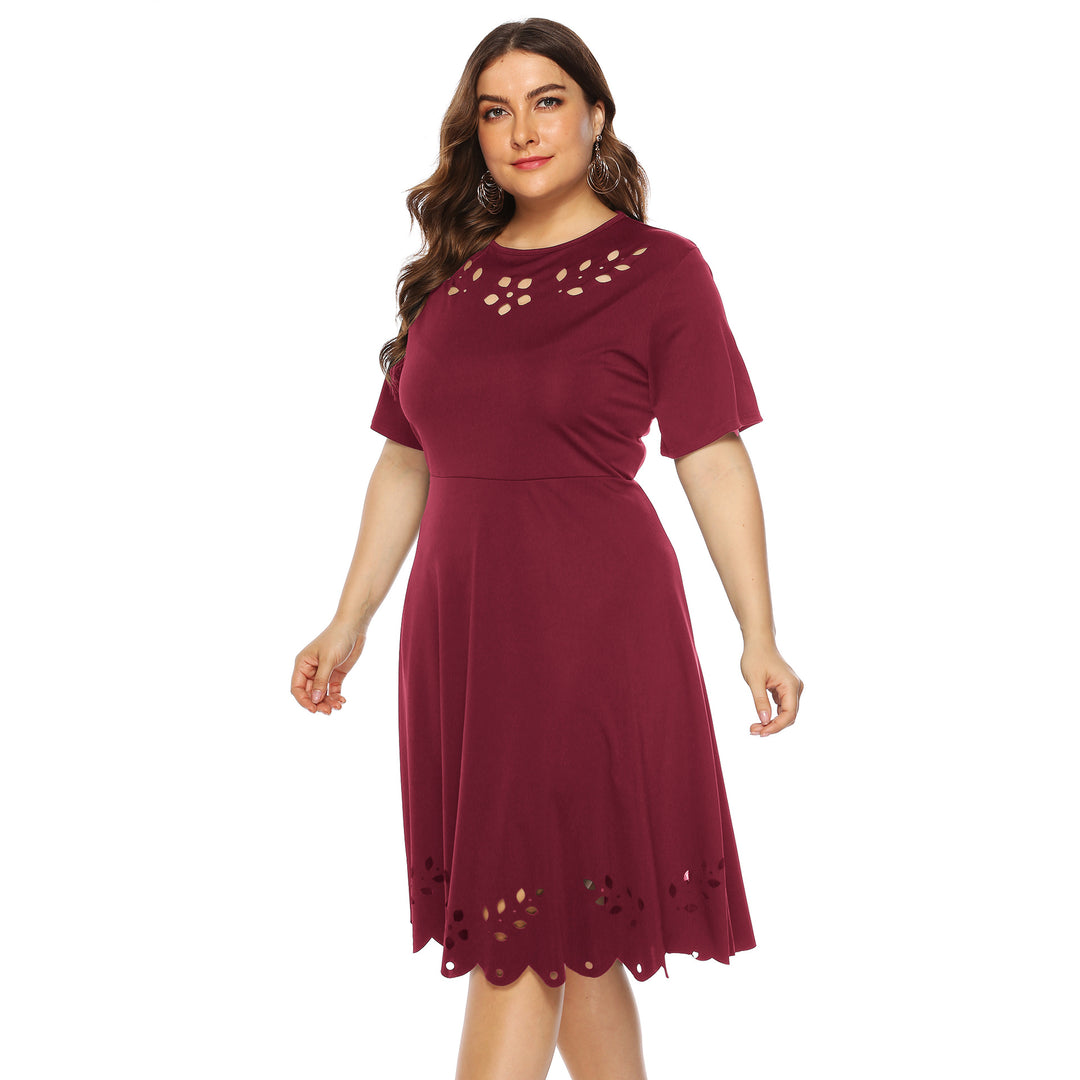 Damen elegantes Kleid mit durchbrochenem Kragen und wellenförmigem Saum Echo Archiv