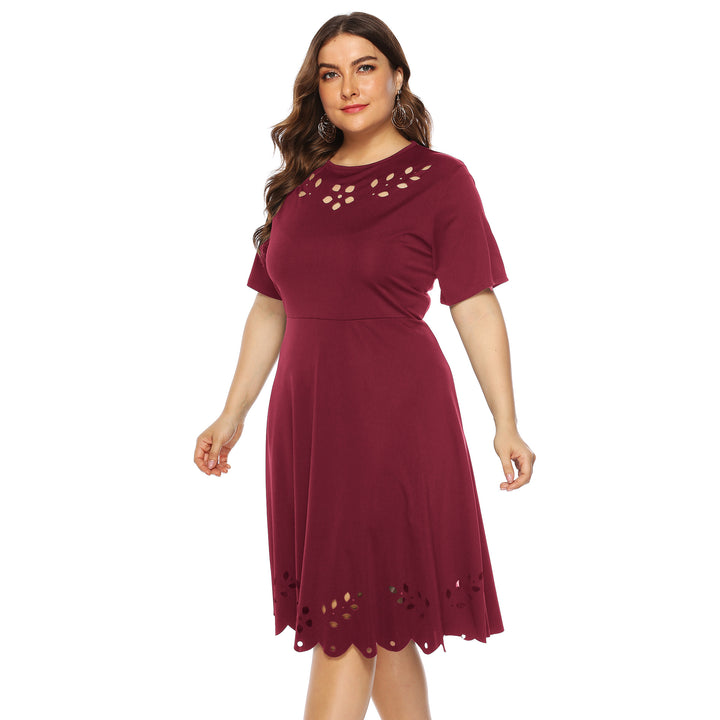 Damen elegantes Kleid mit durchbrochenem Kragen und wellenförmigem Saum Echo Archiv