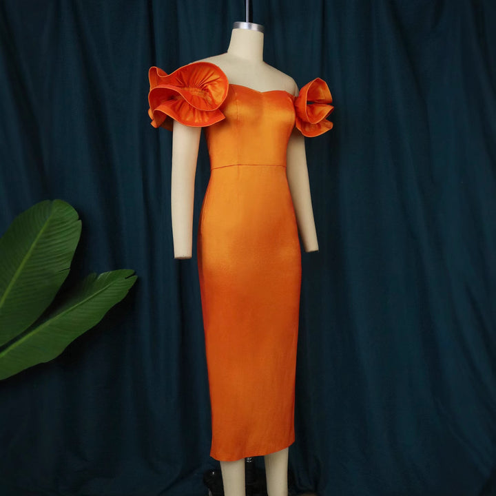 Damen figurbetontes Abendkleid mit voluminösen Rüschenträgern Echo Archiv