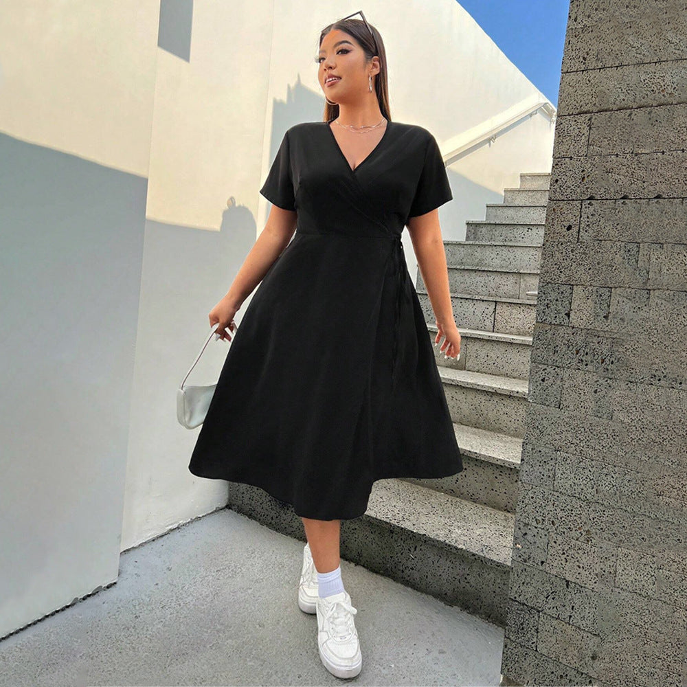 Damen Wickelkleid mit elegantem Schlitz und taillierter Silhouette Echo Archiv