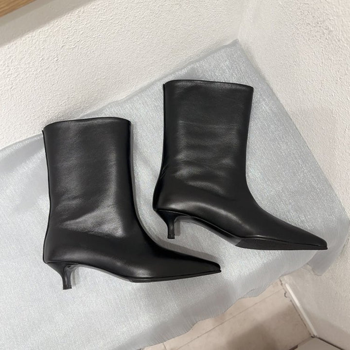 Damen Wadenhohe schlanke Stiefeletten mit spitzer Zehenpartie und niedrigem Kitten‑Absatz – Varelle