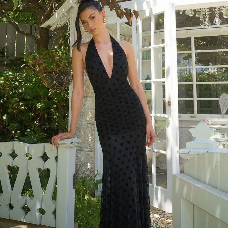 Damen Elegantes Maxikleid mit tiefem Ausschnitt und voluminösem Rock Echo Archiv