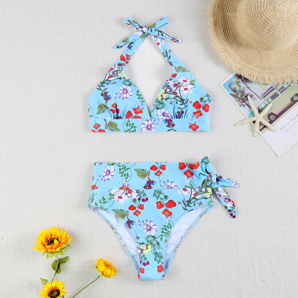 Damen Bikini-Set mit verspieltem Haltertop und hochgeschnittenem Höschen Echo Archiv