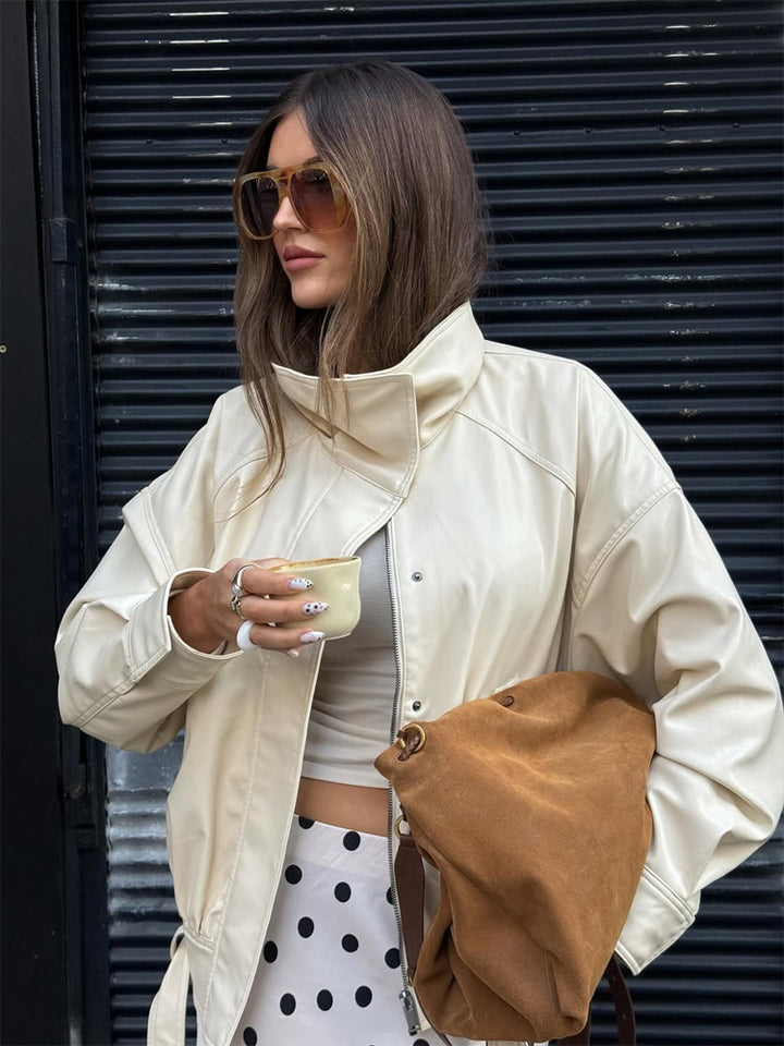 Damen Oversize Kunstlederjacke mit hohem Stehkragen und Tunnelzug Echoarchiv