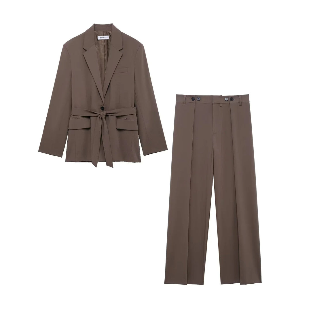 Damen taillierter Blazer mit Bindegürtel, Reverskragen, Pattentaschen und Ein-Knopf‑Verschluss – Valéne