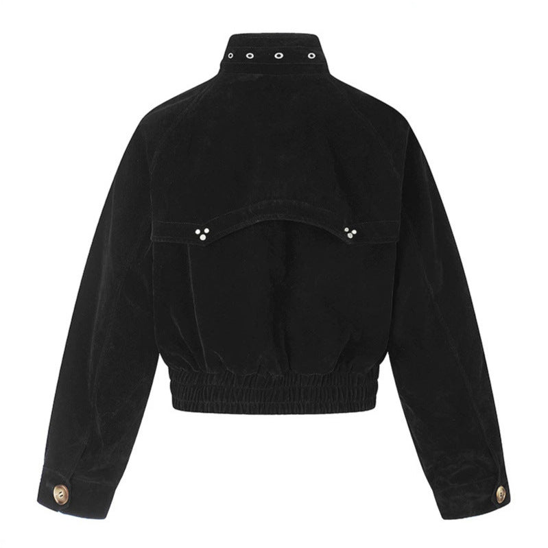 Damen kurze Wildleder‑Bomberjacke mit hohem Stehkragen und metallischen Details Echoarchiv