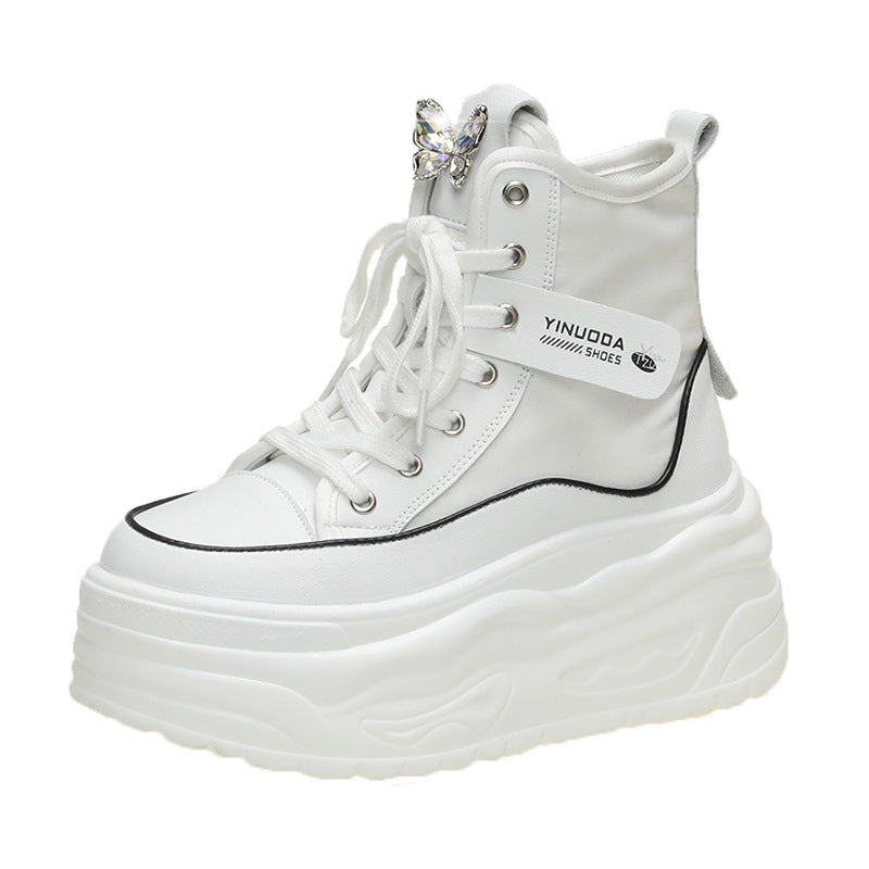 Damen nan Plateau-Sneaker mit hohem Schaft, Schnürung und Schmetterling-Brosche Echo Archiv