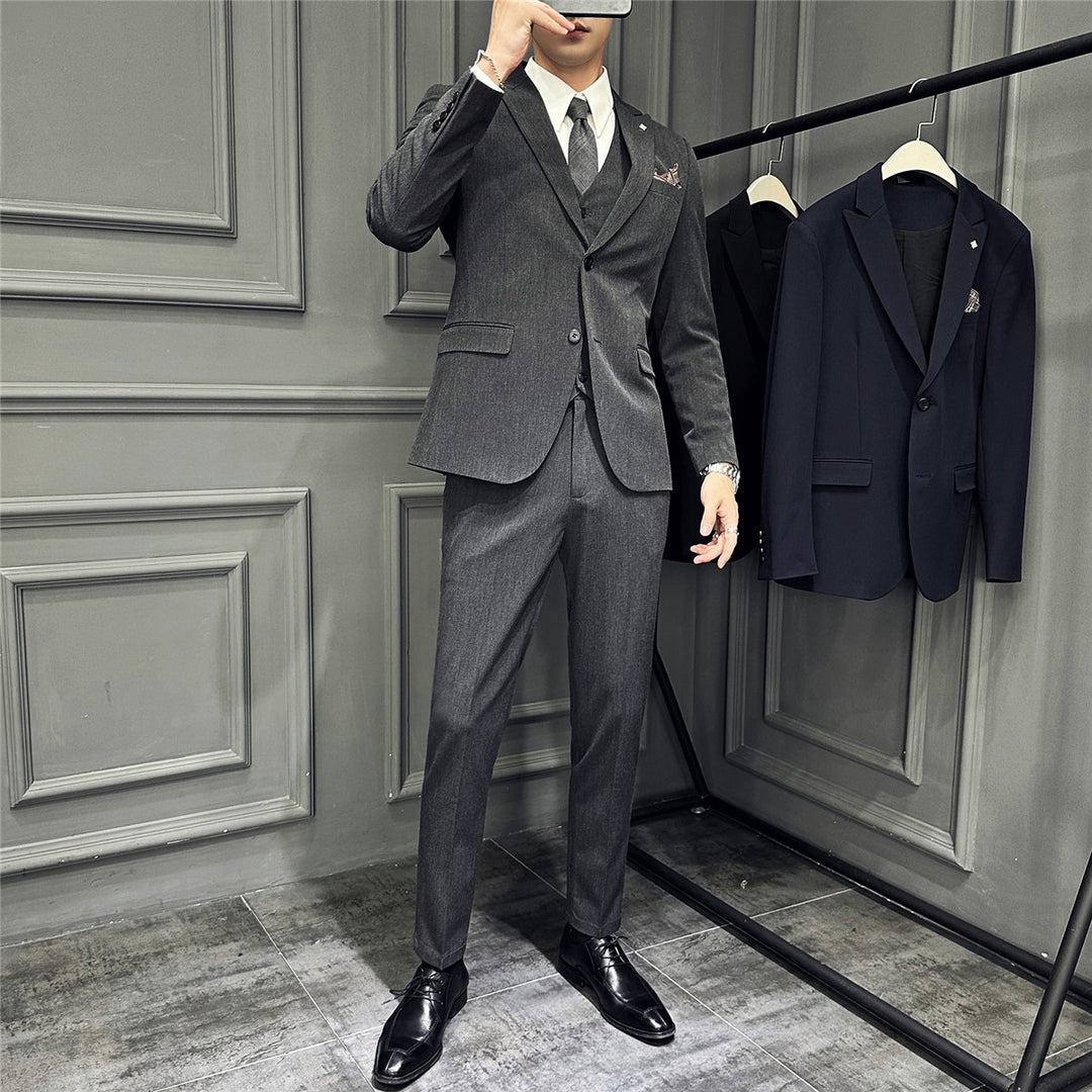 Herren Slim-Fit Businessanzug mit Weste, schmalem Revers und feiner Struktur Echo Archiv