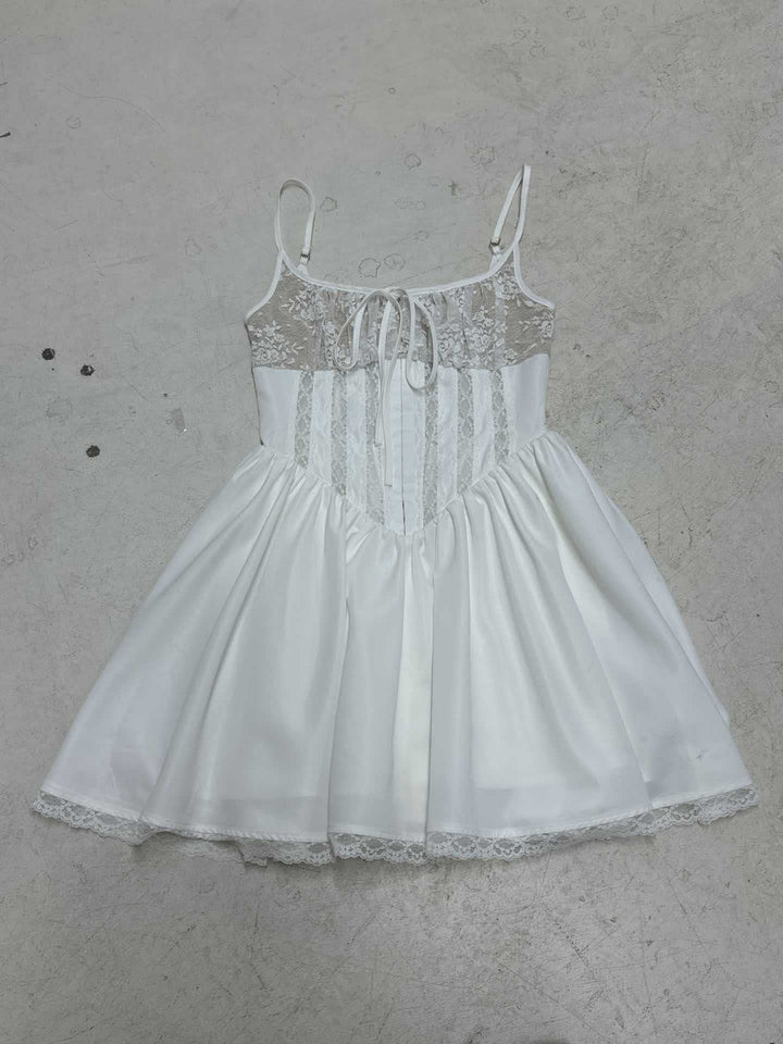 Damen elegantes Spitzenkleid mit niedlichen Rüschendetails Echo Archiv
