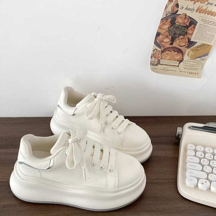 Damen Trendige Plateau-Sneaker mit eleganten Details Echo Archiv