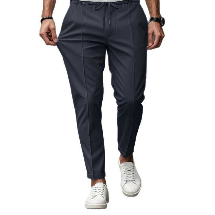 Herren modische Slim-Fit Jogginghose mit elastischem Bund und praktischen Seitentaschen Echoarchiv