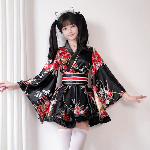 Damen Kimono Kleid mit einem verspielten Schnitt und floralen Akzenten Echo Archiv