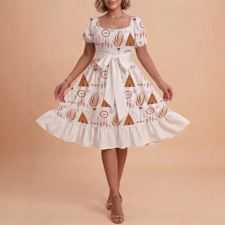 Damen Kleid mit tailliertem Schnitt und verspieltem Blumenmuster Echo Archiv