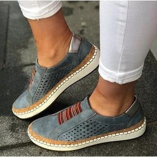 Damen Komfort-Slip-On-Sneaker aus Veloursleder mit elastischem Mehrstreifen-Dehnband und geflochtenem Espadrille-Detail – Névara