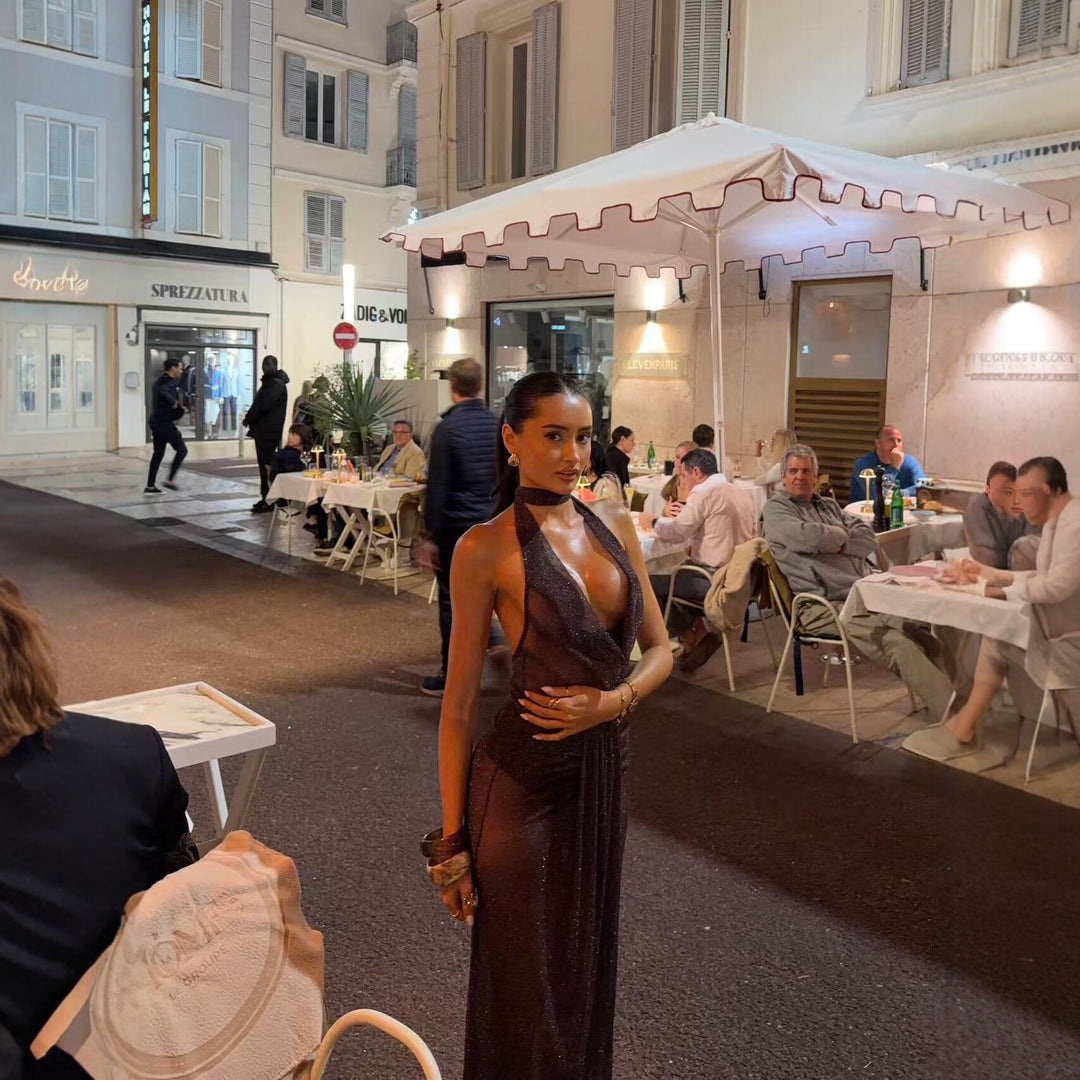 Damen schimmerndes Abendkleid mit tiefem V-Ausschnitt und Taillengürtel Echo Archiv