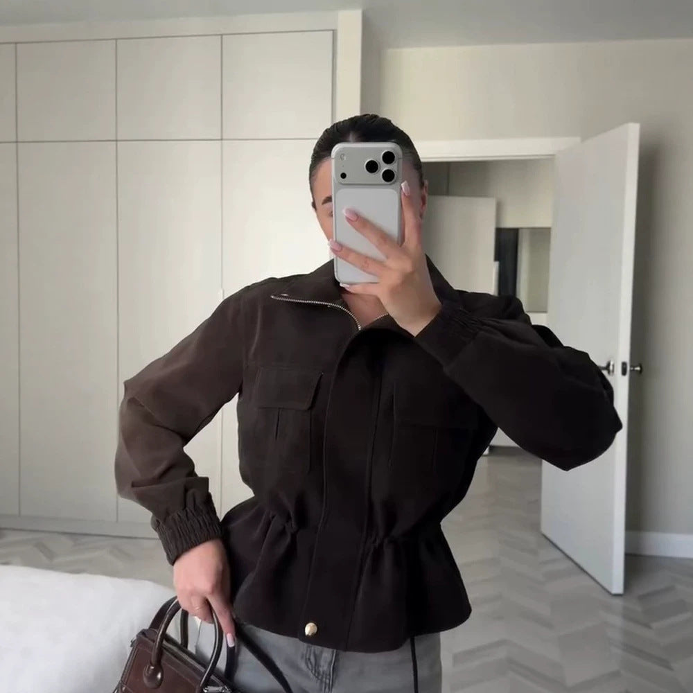 Damen Kurzjacke im Utility‑Stil mit Taillenzug und Stehkragen Echoarchiv