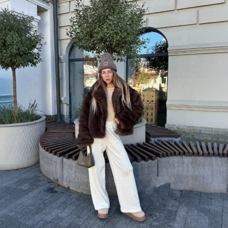 Damen Kurzblouson aus veganem Hochflor‑Kunstpelz mit extraweichem Volumen und offener Front Echo Archiv