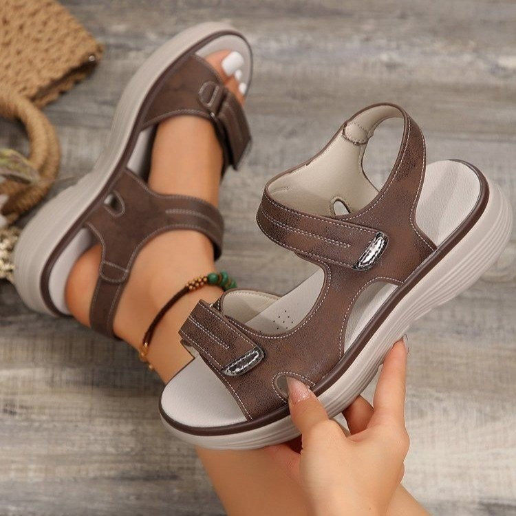 Damen Komfort-Sandalen mit dicker Profilsohle und verstellbaren Klettriemen – Sorelia