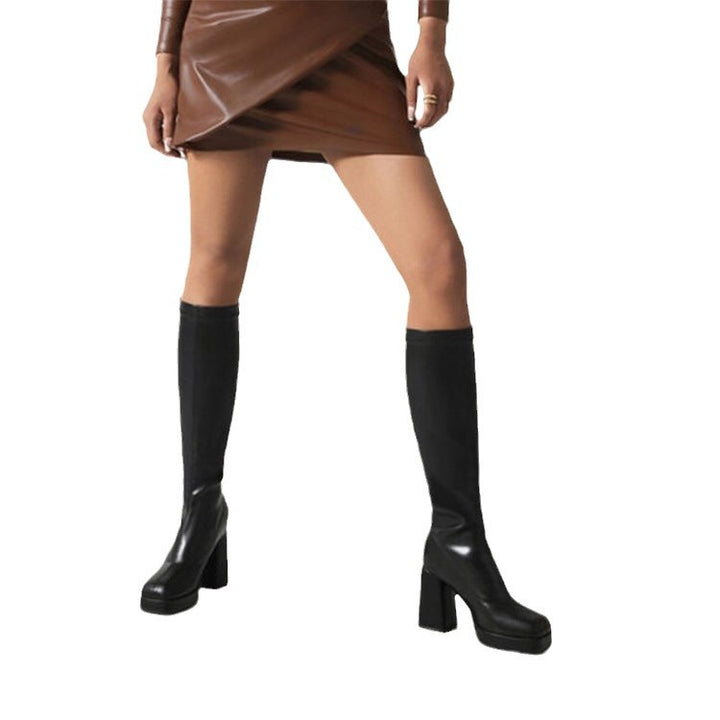 Damen kniehohe Plateaustiefel mit klobigem Blockabsatz und hochglänzender Lackoptik – Lioré