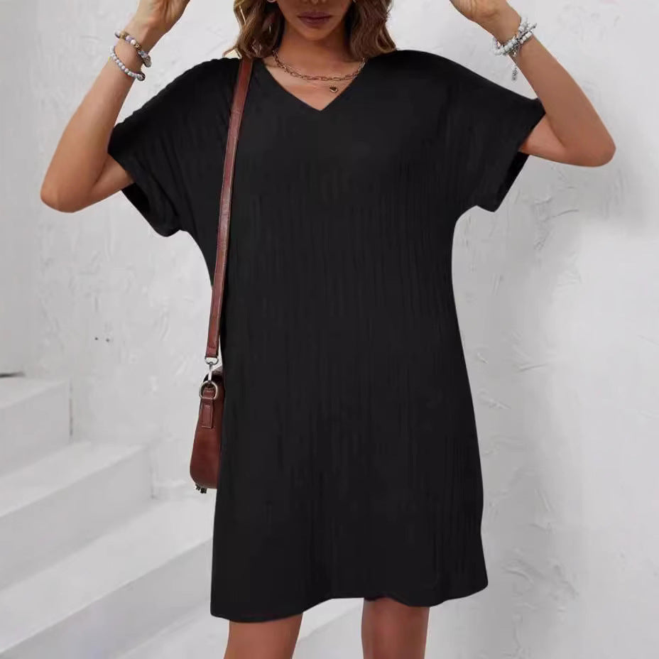 Damen lässiges Freizeitkleid mit V-Ausschnitt und feiner Rippstruktur Echo Archiv