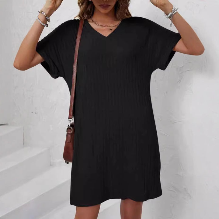 Damen lässiges Freizeitkleid mit V-Ausschnitt und feiner Rippstruktur Echo Archiv