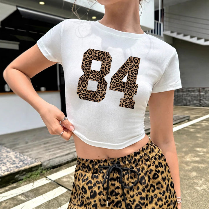 Damen Cropped T-Shirt mit tierischem Print und sportlichem Vibe Echo Archiv