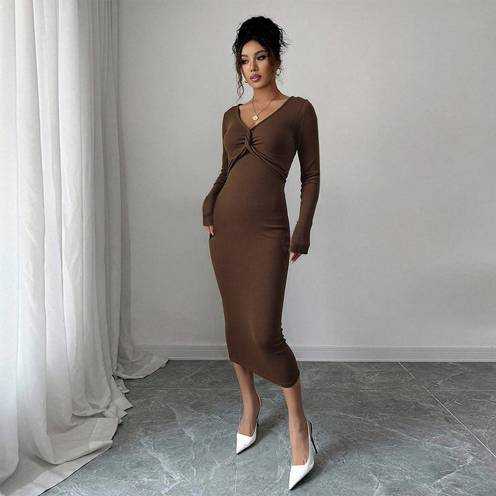 Damen geripptes Midikleid mit Twist-Detail, V-Ausschnitt und taillierter Stretch-Silhouette – Élara
