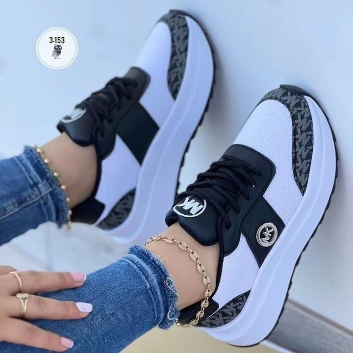 Damen Plateausneaker mit atmungsaktivem Mesh und markantem Logo-Emblem Echoarchiv