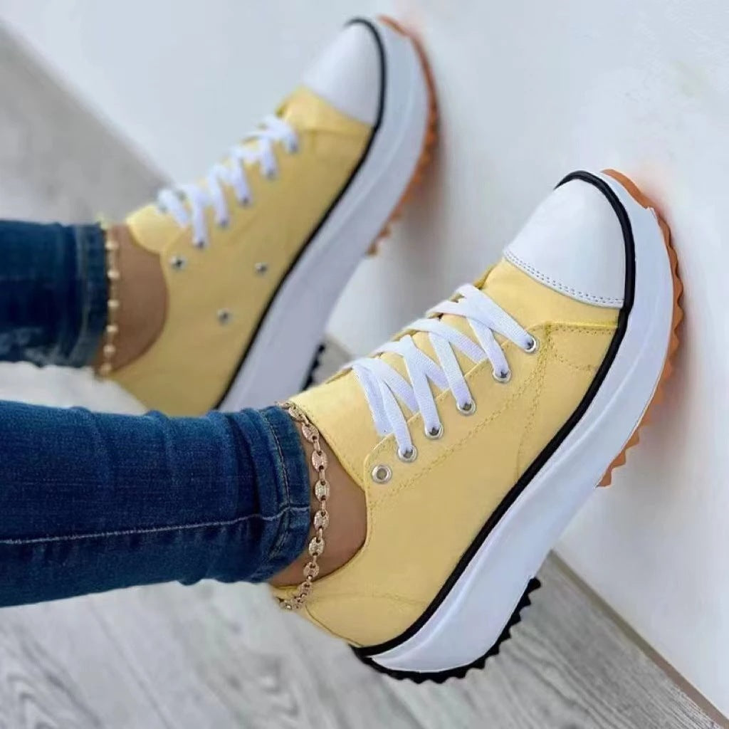 Damen Plateau-Sneaker mit Canvas-Obermaterial, verstärkter Zehenkappe und profilierter Gummilaufsohle Echo Archiv