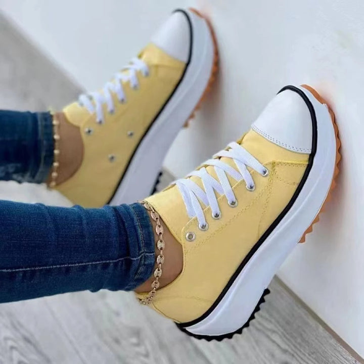 Damen Plateau-Sneaker mit Canvas-Obermaterial, verstärkter Zehenkappe und profilierter Gummilaufsohle Echo Archiv