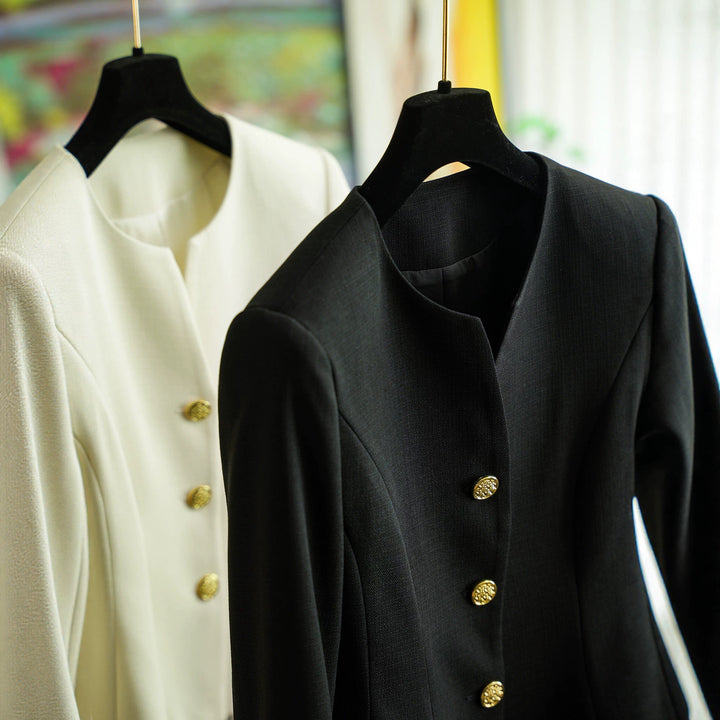 Damen Elegant geschnittener Blazer mit Schmuckknöpfen Echoarchiv