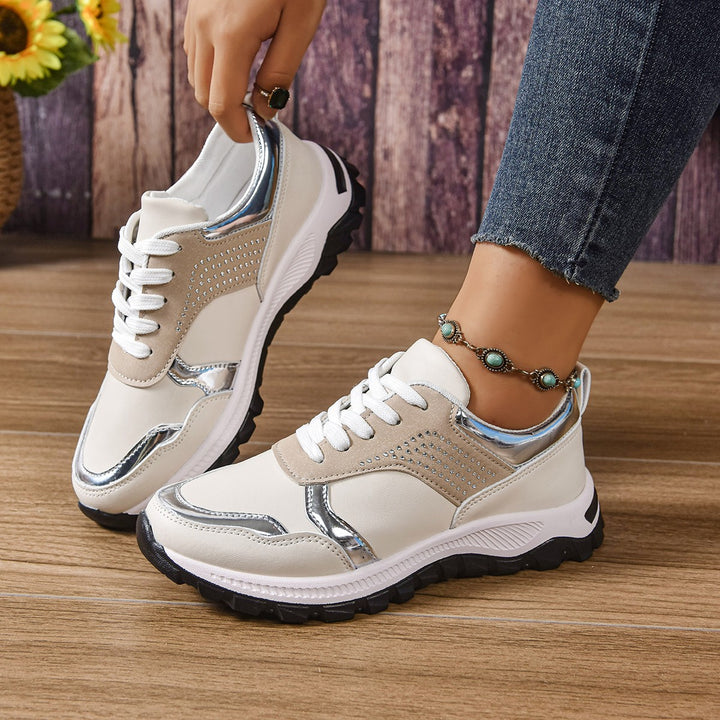 Damen modischer City-Chunky-Sneaker mit Metallic-Akzenten, Ziernieten und dämpfender Leichtsohle Echo Archiv