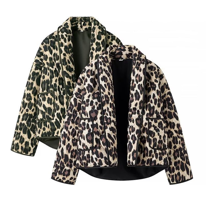 Damen Gepolsterte Kurzjacke im Leopardenprint mit Schalkragen und aufgesetzten Taschen Echo Archiv