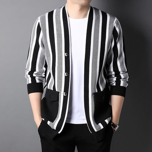 Herren modische Strickjacke mit ausgefallenem Streifenmuster Echoarchiv