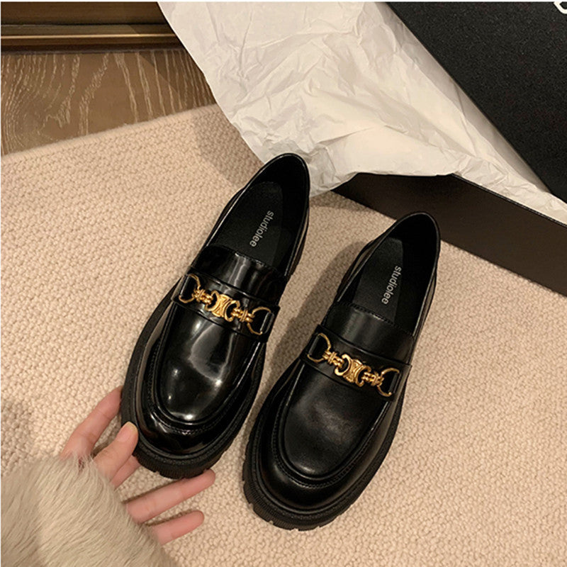 Damen Chunky‑Loafer aus Glattleder mit profilierter Lug‑Sohle und goldener Kettenapplikation Echo Archiv