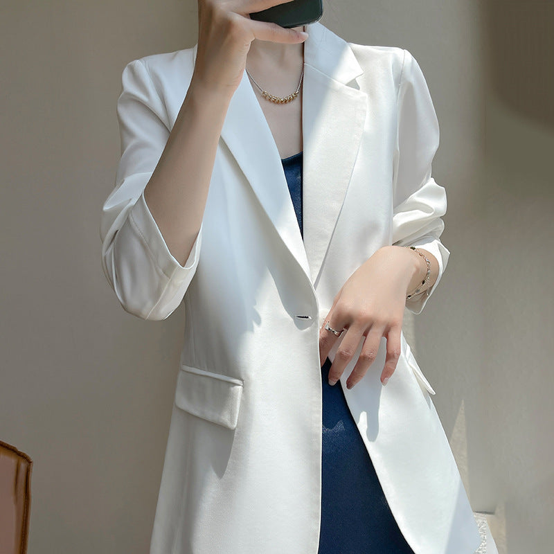 Damen Leichttaillierter Longblazer mit Knopfverschluss und Flap‑Taschen Echoarchiv