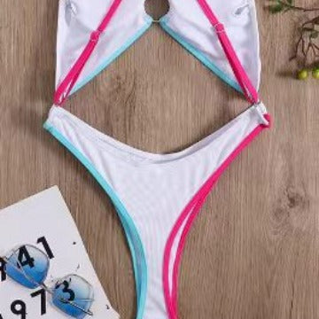 Damen Badeanzug mit verführerischem Cut-Out und modischen Akzenten Echo Archiv