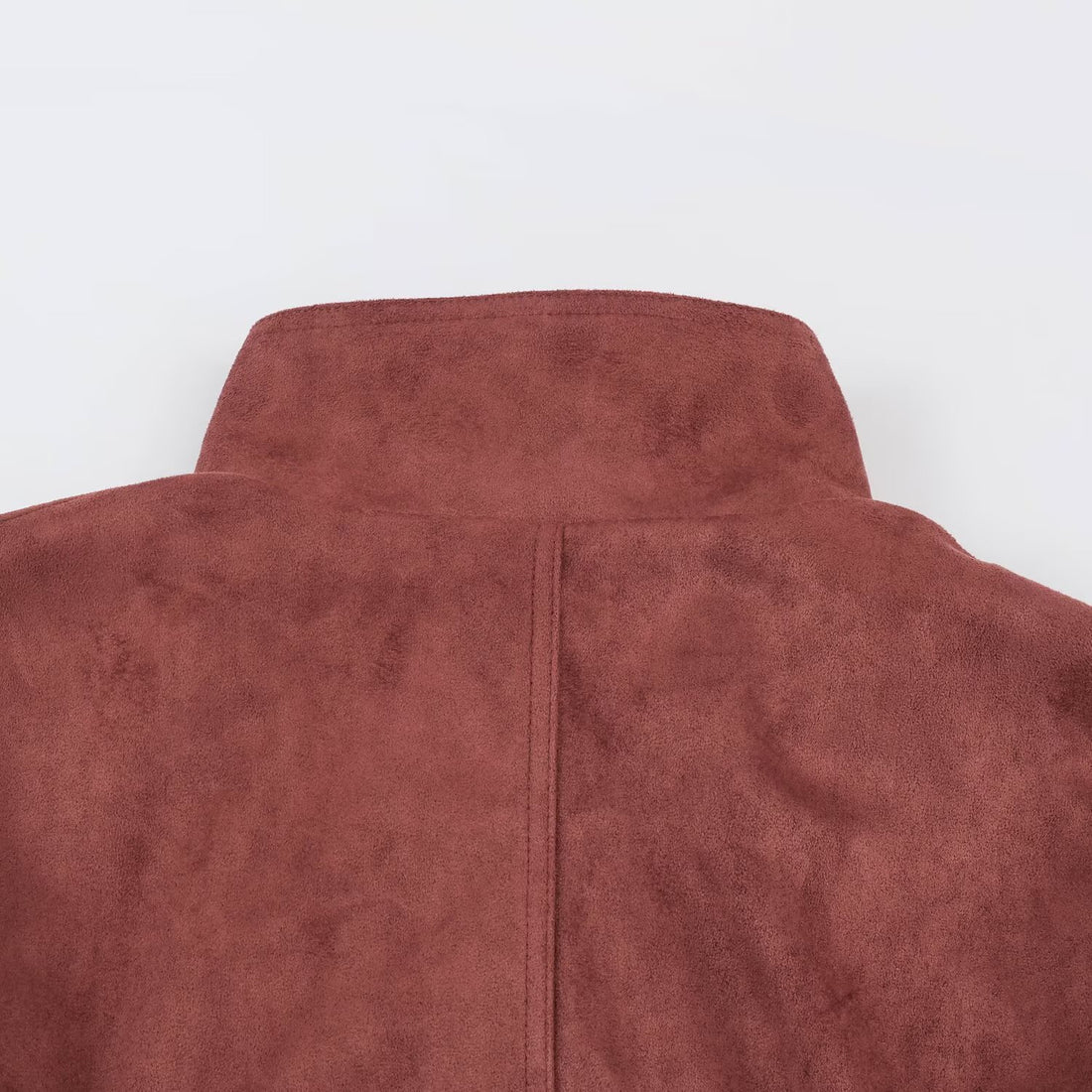 Damen Kurzjacke in Velours‑Optik mit hohem Funnelkragen, verdecktem Verschluss und Taillenbindegürtel Echoarchiv