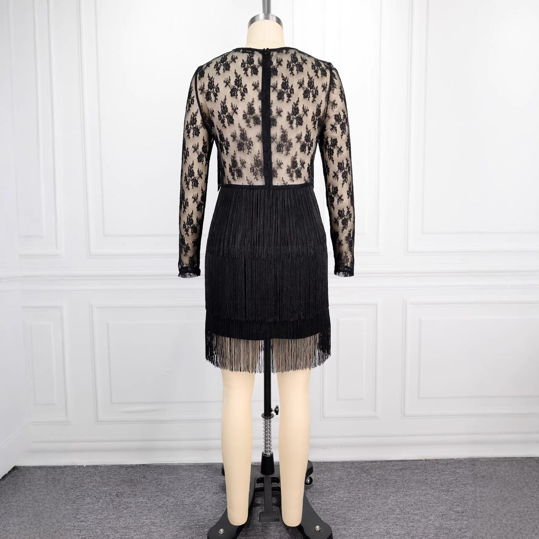 Damen Figurnahes Kleid mit fransigen Details und transparenten Spitzenärmeln Echo Archiv