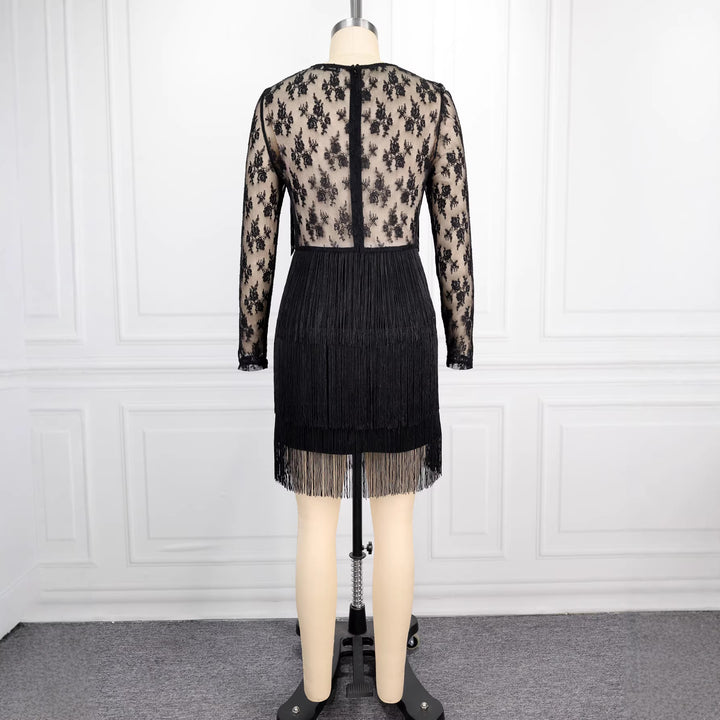 Damen Figurnahes Kleid mit fransigen Details und transparenten Spitzenärmeln Echo Archiv