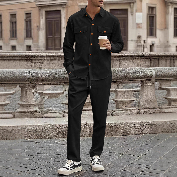 Herren lässiges Streifen-Set mit modernen Knopfdetails und praktischen Taschen Echoarchiv