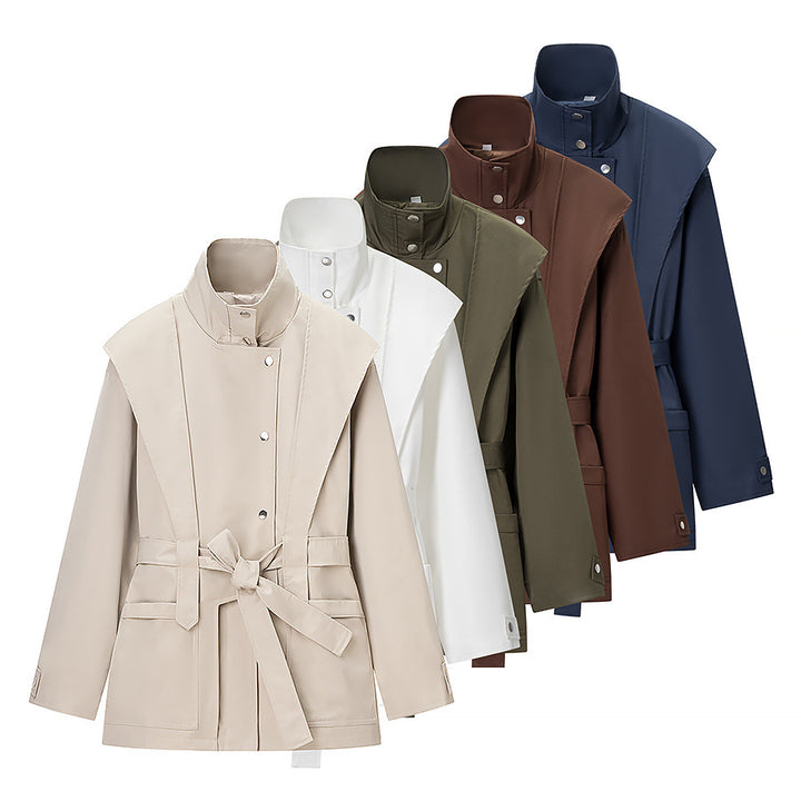 Damen Taillierte Übergangsjacke mit Stehkragen, Schultercape und Bindegürtel Echo Archiv