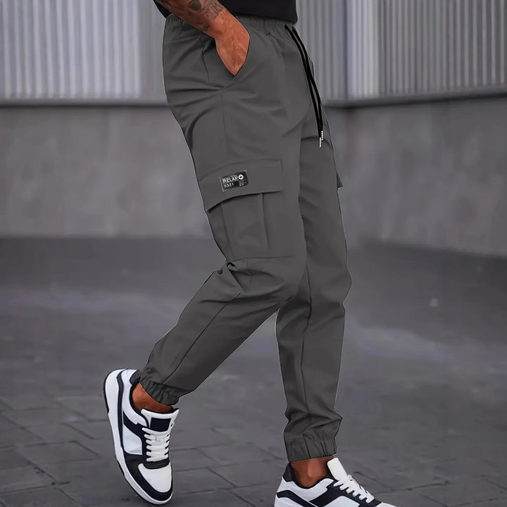 Herren Utility-Cargohose im Joggerstil mit Tunnelzugbund elastischen Beinabschlüssen und Multifachtaschen Echo Archiv