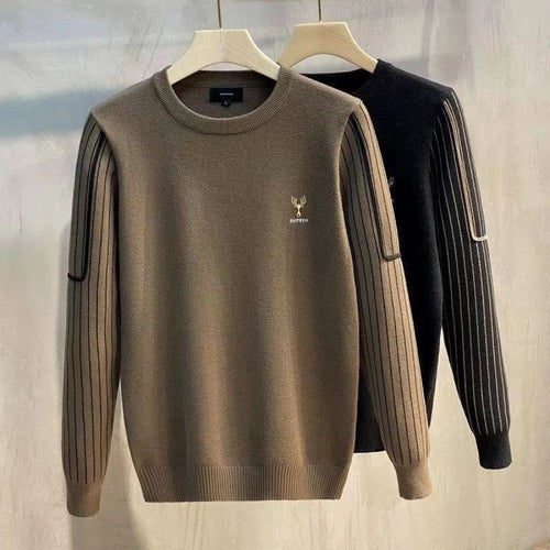 Herren Strickpullover mit gestreiften Rippenärmeln und gesticktem Hirschlogo Echoarchiv