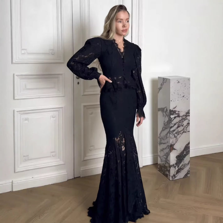 Damen 20+ zweiteiliges Spitzen‑Set: taillierte Bluse mit Volantärmeln und ausgestelltem Mermaid‑Midirock Echo Archiv