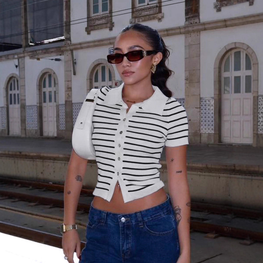 Damen Kurzarmshirt mit klassischem Polokragen und gestreiftem Design Echo Archiv